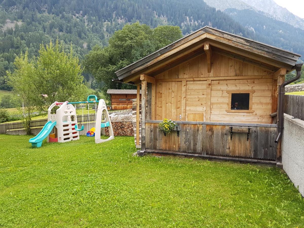 Apartments Nature Apis Landheim アンテルセルヴァ・ディ・メッツォ エクステリア 写真